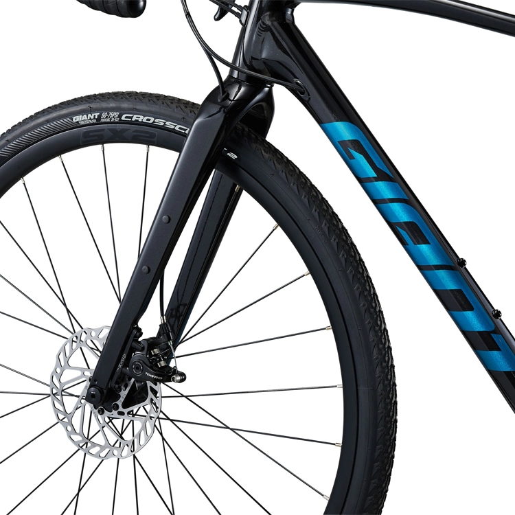 Bicicleta de pietris Giant Revolt 2